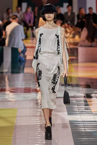 Look 15